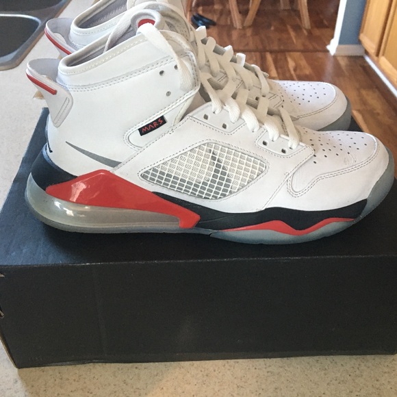 Jordan Mars 270 - Picture 2 of 6